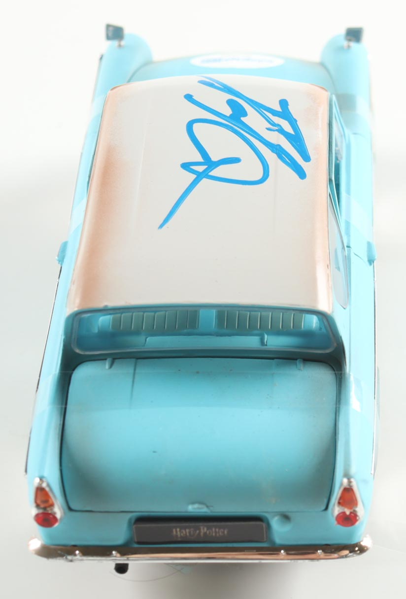 Daniel Radcliffe Signed Harry Potter 1:24 Die-Cast 1959 Ford Anglia With Harry Potter Figurine