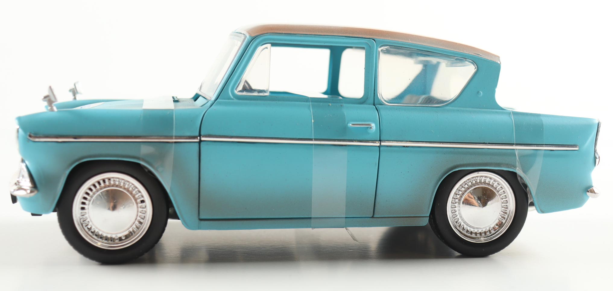 Daniel Radcliffe Signed Harry Potter 1:24 Die-Cast 1959 Ford Anglia With Harry Potter Figurine