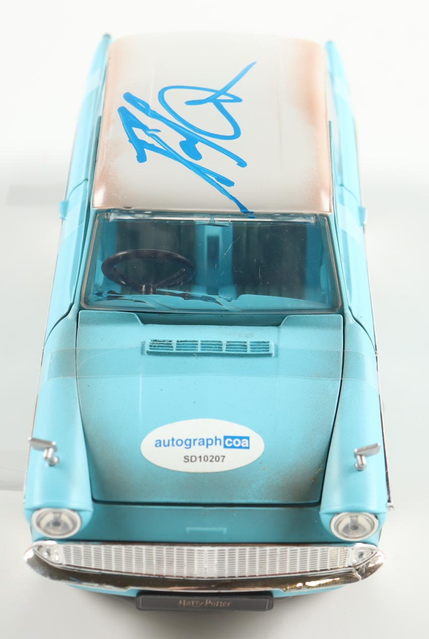 Daniel Radcliffe Signed Harry Potter 1:24 Die-Cast 1959 Ford Anglia With Harry Potter Figurine