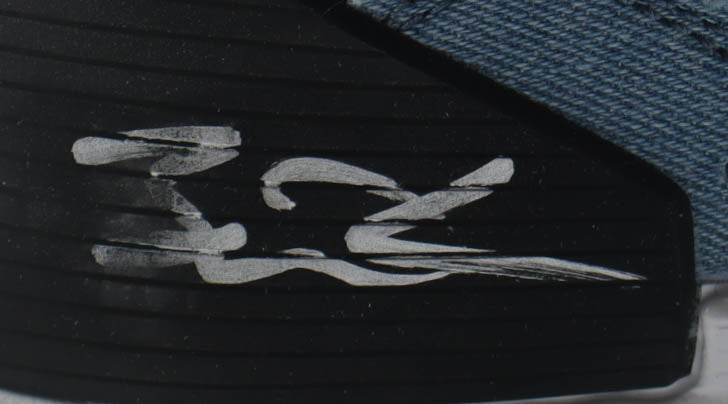 Dwyane Wade Autographed Li-Ning Basketball Shoe | Fanatics & Beckett Certified | NBA Hall of Fame Memorabilia