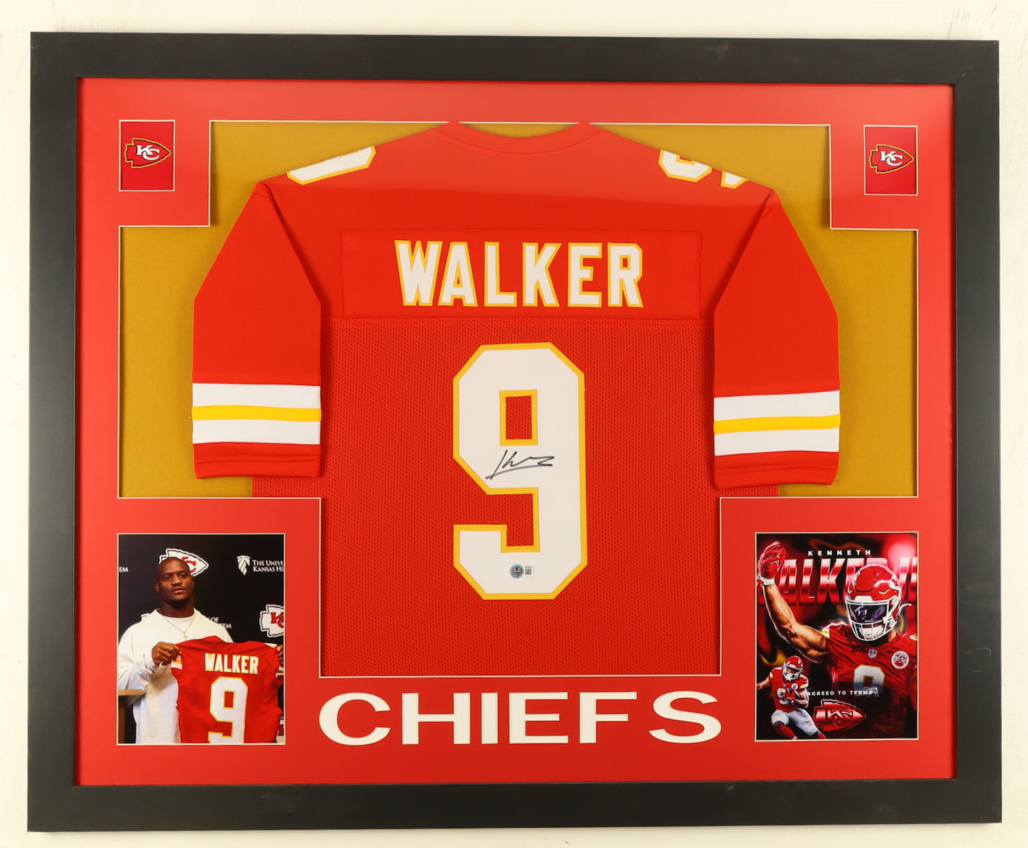 Kenneth Walker III Signed Custom Framed Jersey Display (Beckett)
